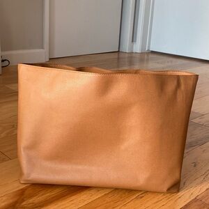 CUYANA tote insert organizer. In excellent condition. Caramel color